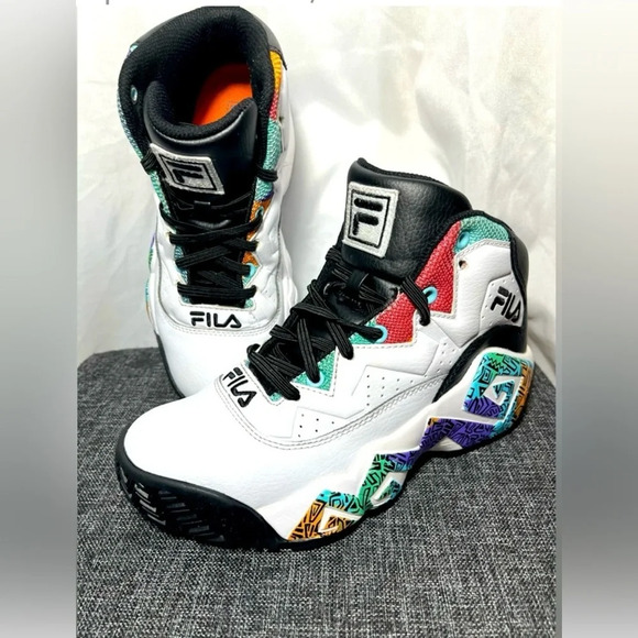 Fila Limited Edition Jamal Mashburn
Basketball sneaker Ltd Ed - Men 5.5/Women 7 - Picture 5 of 9